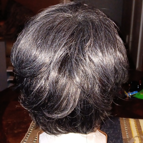 Synthetic Wig - Picture 4 of 7